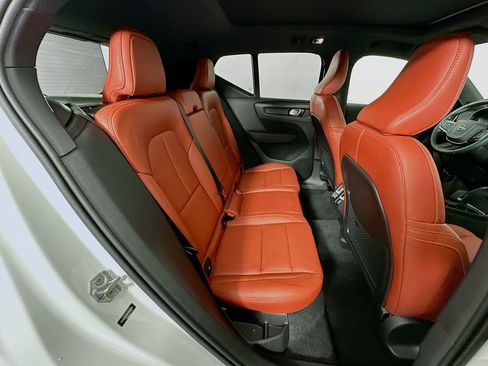 Used 2019 Volvo XC40 T5 Momentum image 28