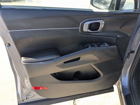Used 2024 Kia Sorento S image 10