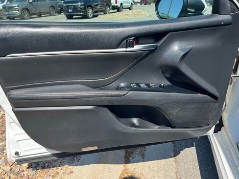 Used 2018 Toyota Camry XSE FWD image 15