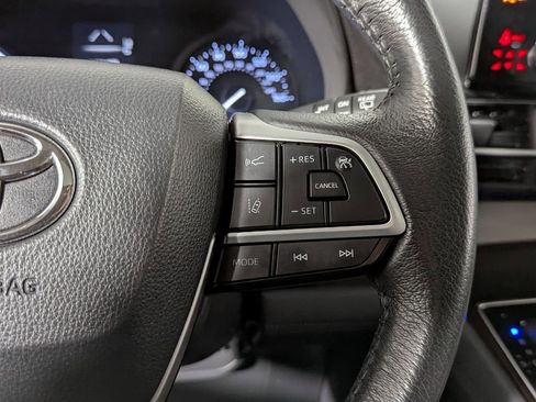 Used 2024 Toyota Sienna XLE image 30