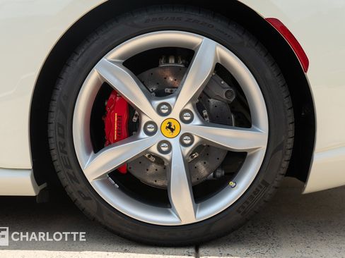 Used 2019 Ferrari Portofino image 11