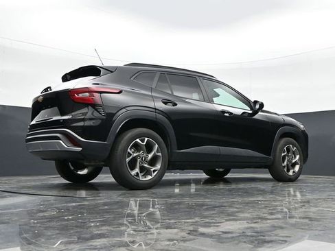 Used 2025 Chevrolet Trax LT w/ LT Convenience Package FWD image 34