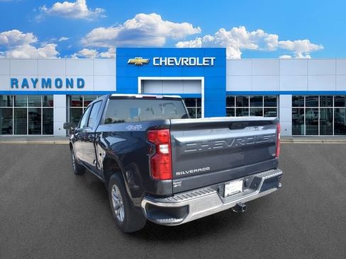 Used 2022 Chevrolet Silverado 1500 LT AWD/4WD image 5