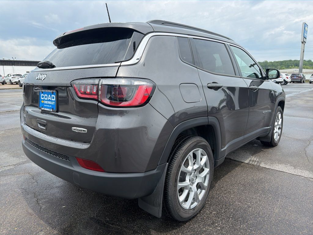 Used 2023 Jeep Compass Latitude AWD/4WD image 3