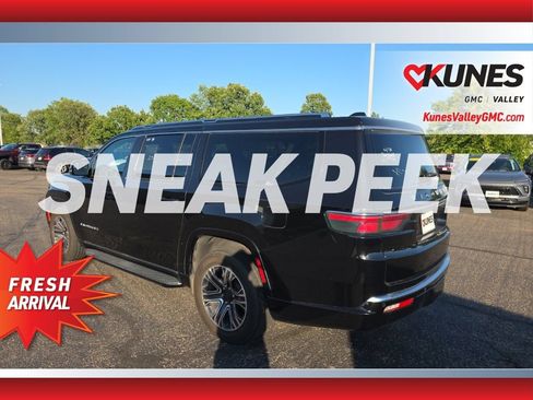 Used 2024 Jeep Wagoneer L Series II w/ Flexible Seating Group AWD/4WD image 2