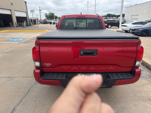 Used 2018 Toyota Tacoma SR w/ SR Convenience Package RWD image 4