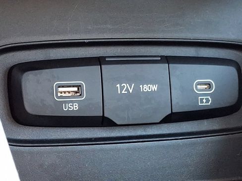 Used 2025 Hyundai Venue SEL FWD image 26