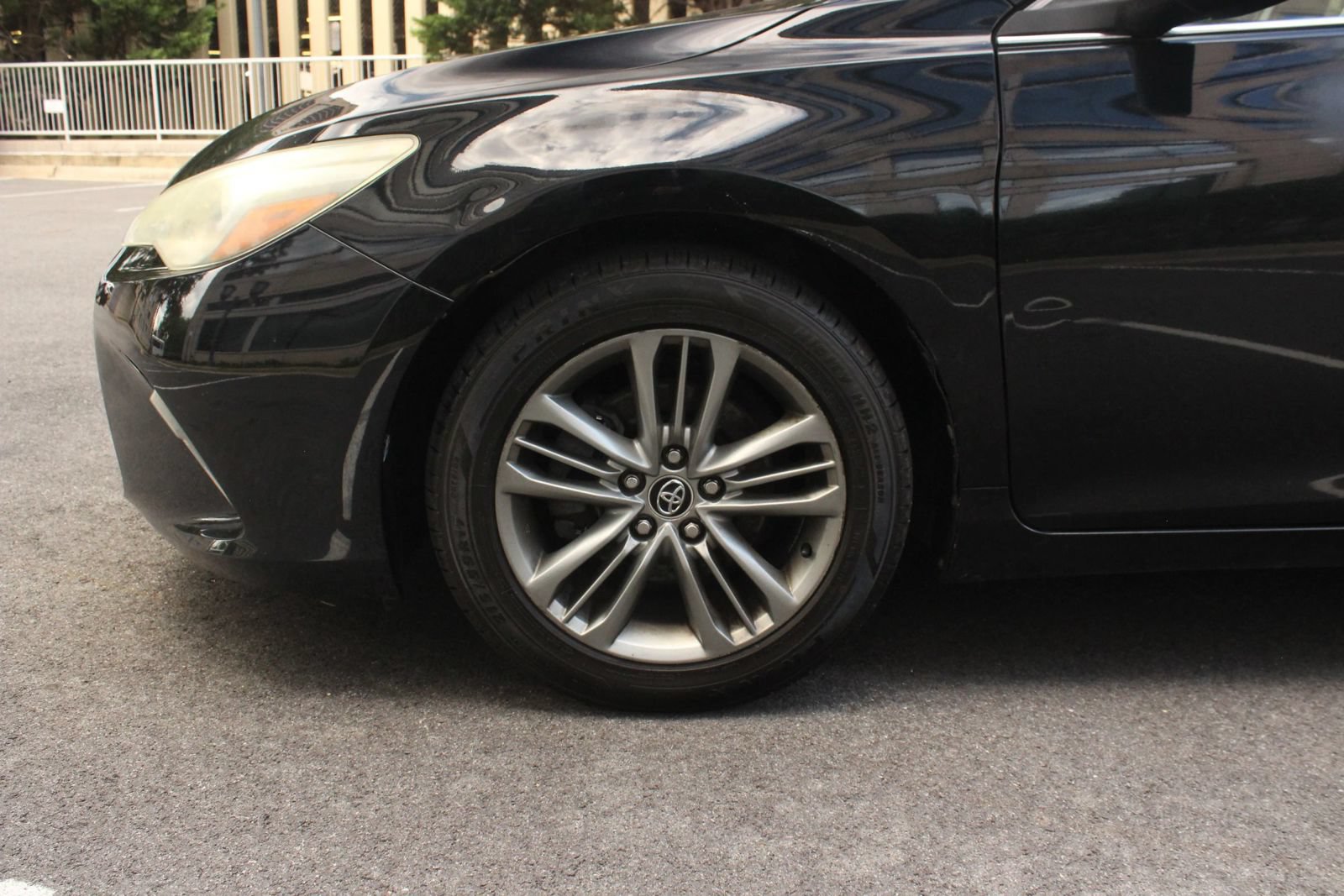 Used 2015 Toyota Camry SE FWD image 11