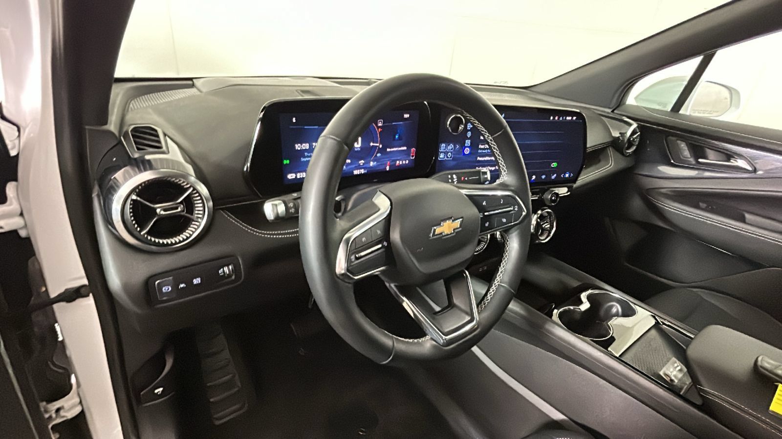 Used 2024 Chevrolet Blazer EV LT AWD/4WD image 16