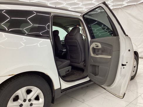 Used 2009 Chevrolet Traverse LS FWD image 12