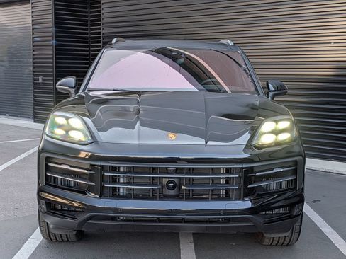 Certified 2025 Porsche Cayenne AWD/4WD image 10