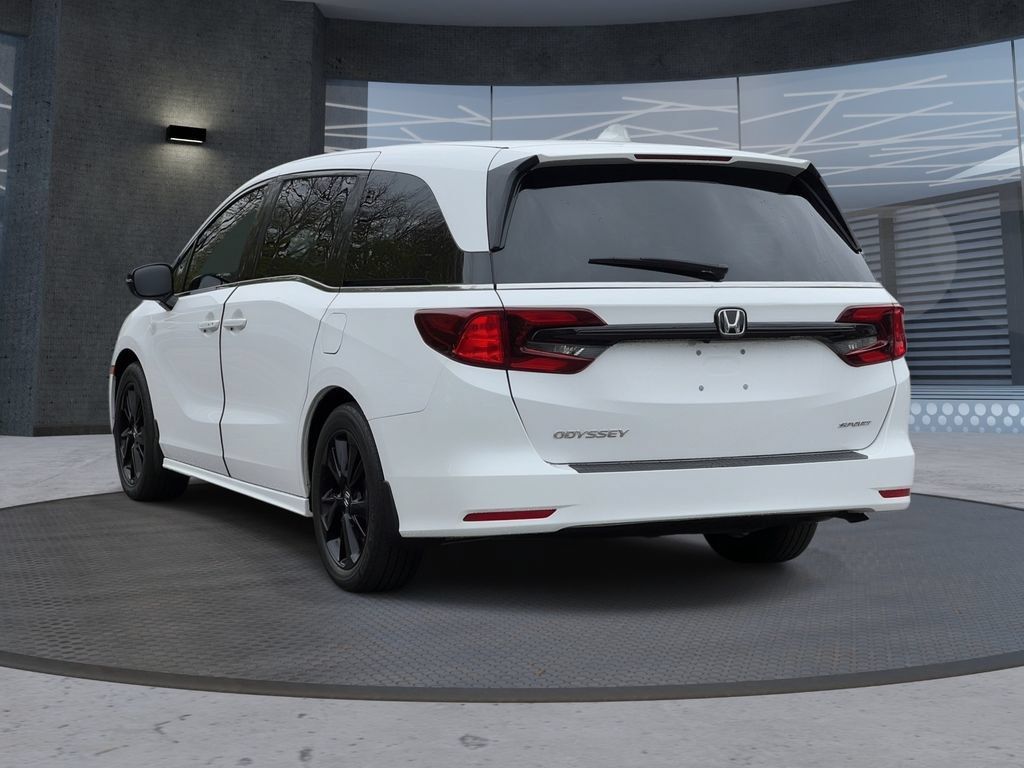 Used 2024 Honda Odyssey Sport image 3