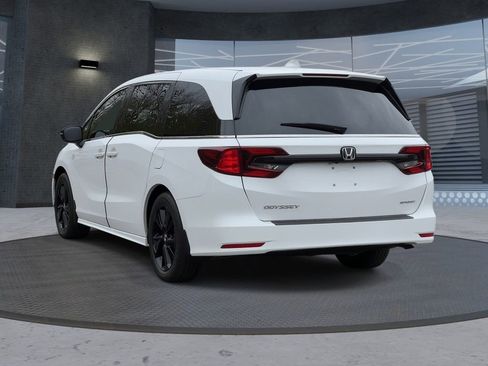 Used 2024 Honda Odyssey Sport image 3