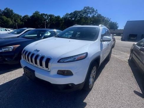 Used 2015 Jeep Cherokee Latitude AWD/4WD image 2