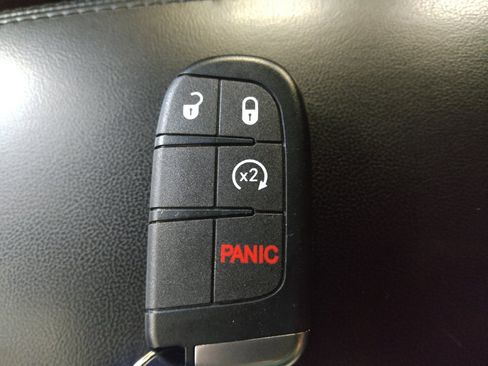 Used 2021 Jeep Grand Cherokee Laredo RWD image 32