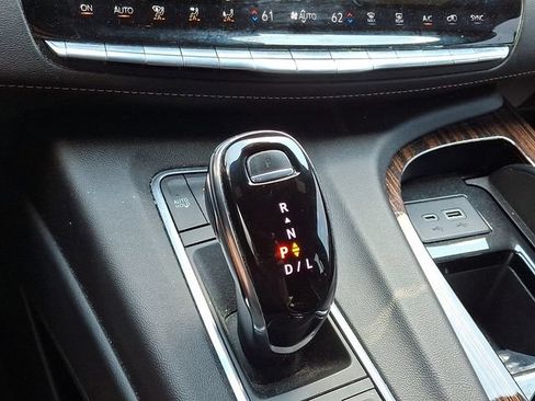 Used 2023 Cadillac Escalade Premium Luxury RWD image 17