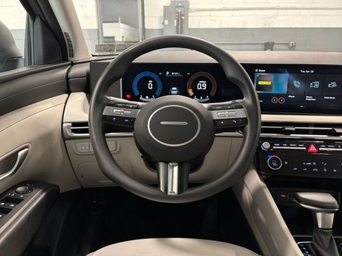 Used 2025 Hyundai Tucson SEL AWD/4WD image 34