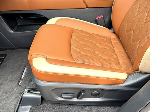 New 2026 Nissan Pathfinder Platinum w/ Lighting Package image 12