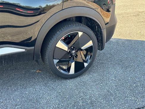 New 2026 Nissan Kicks SR image 11