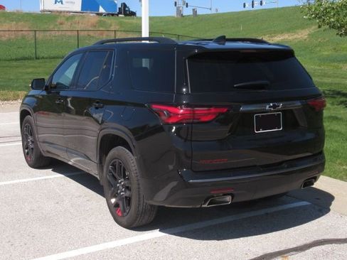 Used 2023 Chevrolet Traverse Premier w/ Redline Edition image 2
