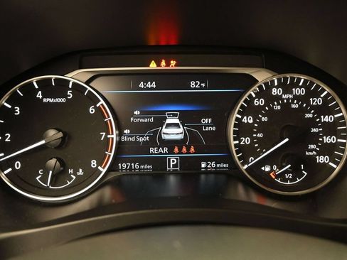 Used 2024 Nissan Altima 2.0 SR FWD image 12
