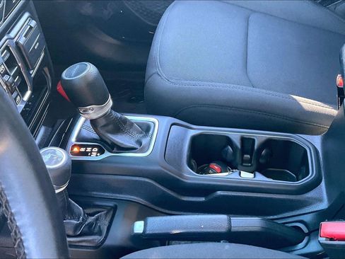 Certified 2022 Jeep Gladiator Sport image 14