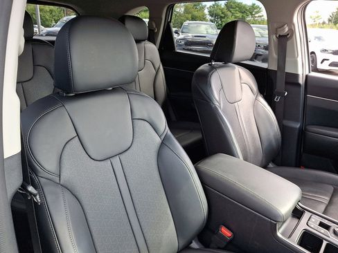 Used 2023 Kia Sorento EX image 13