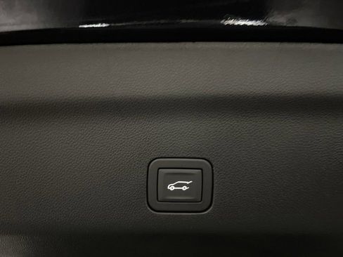 Used 2024 GMC Yukon XL SLT image 27