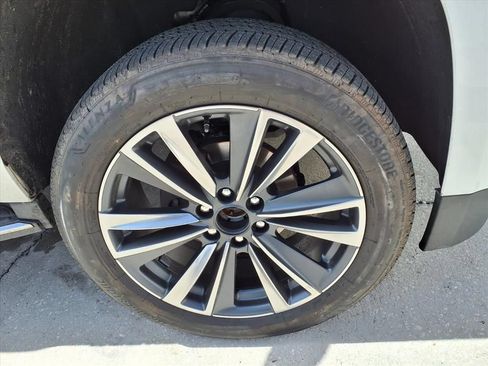 Used 2020 Chevrolet Suburban Premier RWD image 7
