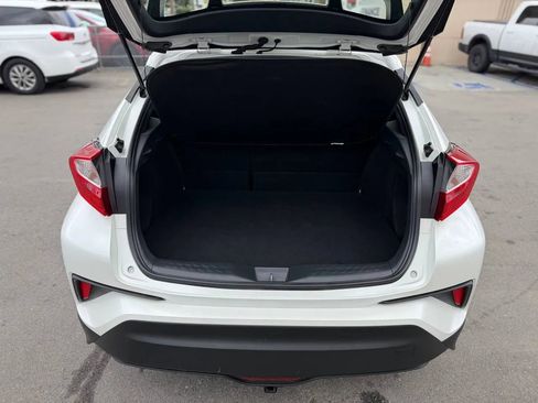 Used 2018 Toyota C-HR XLE FWD image 31