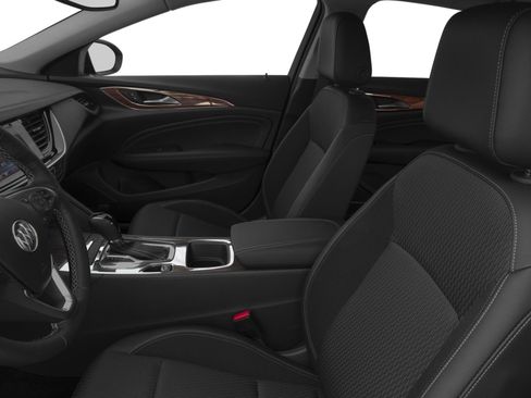Used 2018 Buick Regal Preferred FWD image 6
