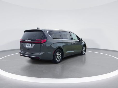 Used 2025 Chrysler Pacifica Select FWD image 7