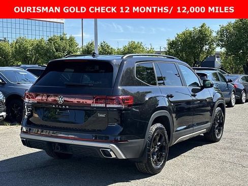 Used 2024 Volkswagen Atlas Peak Edition SEL AWD/4WD image 2