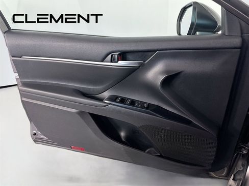 Used 2020 Toyota Camry SE image 26