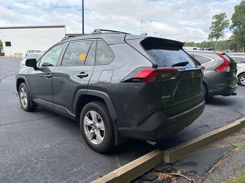 Used 2020 Toyota RAV4 XLE w/ Convenience Package AWD/4WD image 4