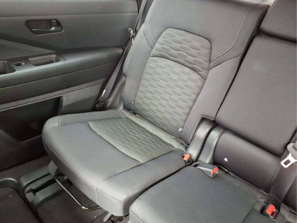 Certified 2026 Nissan Pathfinder SV FWD image 17