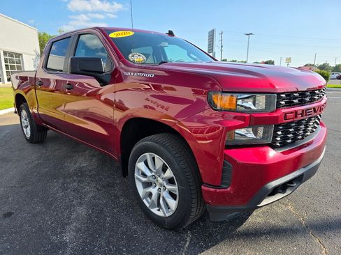 Used 2020 Chevrolet Silverado 1500 Custom w/ Custom Value Package AWD/4WD image 4