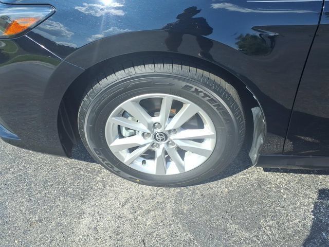 Used 2025 Toyota Camry LE w/ Convenience Package FWD image 4