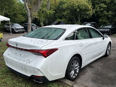 Used 2019 Toyota Avalon XLE w/ Moonroof Package FWD image 11