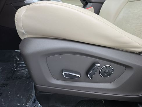 Used 2020 Ford Explorer Platinum w/ Premium Technology Package image 30