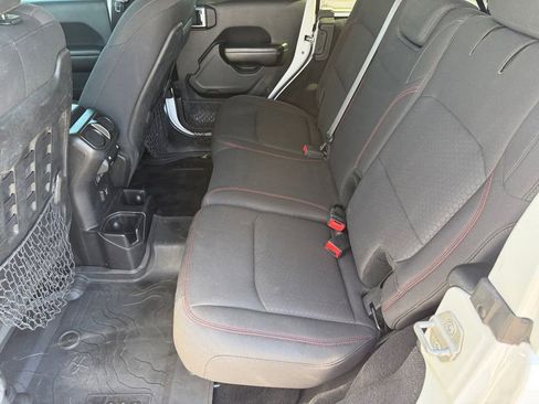 Used 2018 Jeep Wrangler Unlimited Rubicon w/ Steel Bumper Group image 11