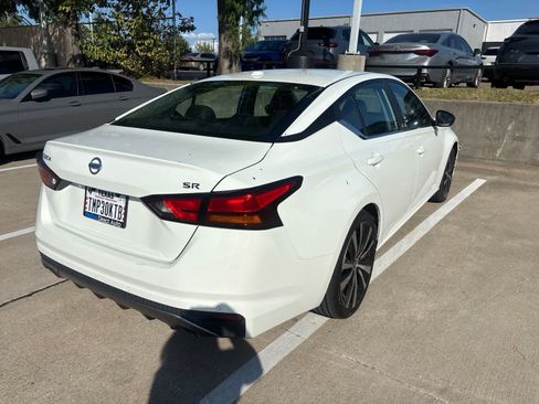 Used 2020 Nissan Altima 2.5 SR FWD image 4