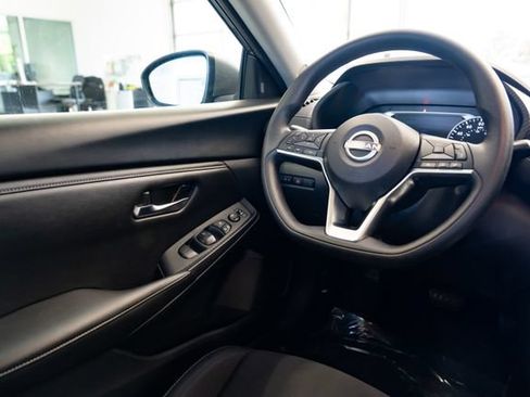 Used 2024 Nissan Sentra SV FWD image 11