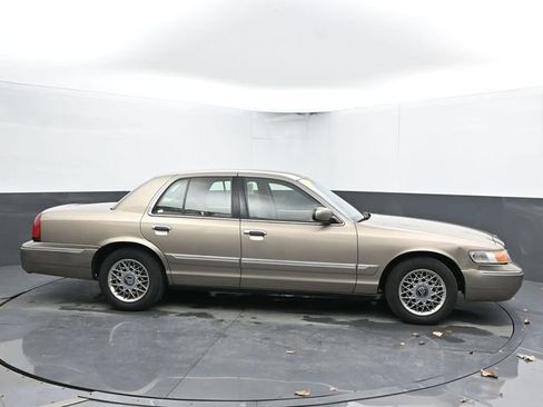 Used 2002 Mercury Grand Marquis GS image 10