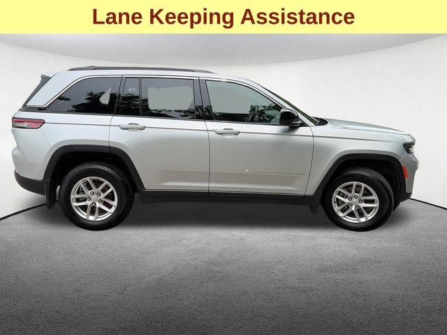 Used 2025 Jeep Grand Cherokee Laredo X w/ MOPAR Finishing Package AWD/4WD image 9