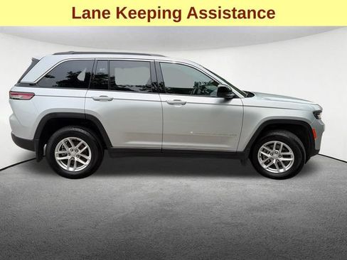Used 2025 Jeep Grand Cherokee Laredo X w/ MOPAR Finishing Package AWD/4WD image 9