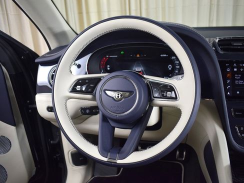 New 2025 Bentley Bentayga image 28