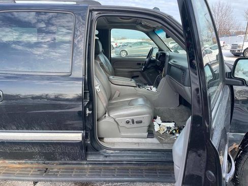 Used 2004 GMC Yukon XL SLT w/ Preferred Equipment Group image 30