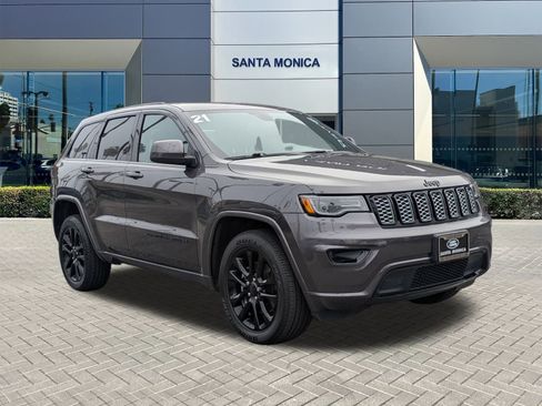 Used 2021 Jeep Grand Cherokee Laredo X image 3