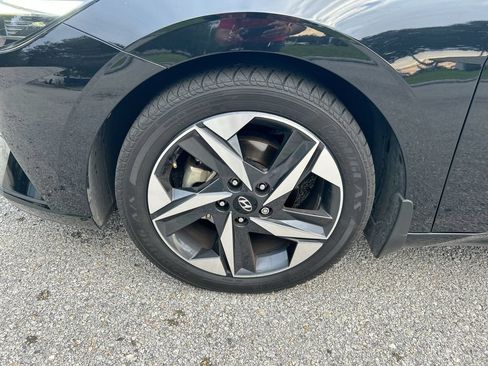 Used 2023 Hyundai Elantra SEL w/ Convenience Package FWD image 10